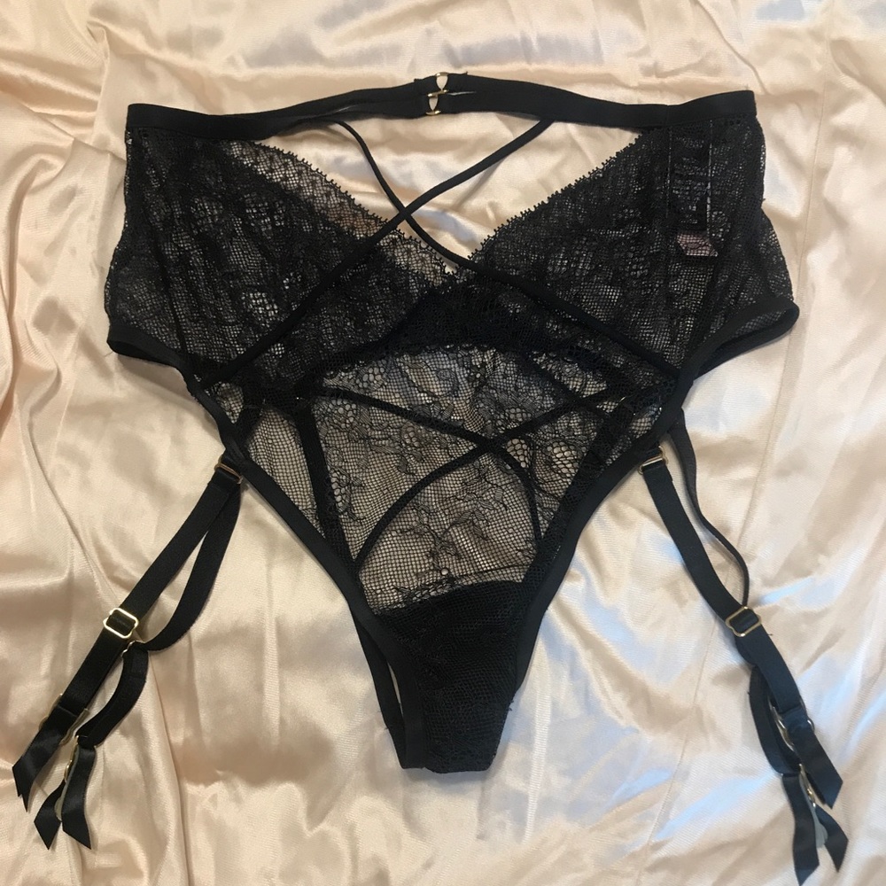 Victoria’s Secret strappy garter panties NWT